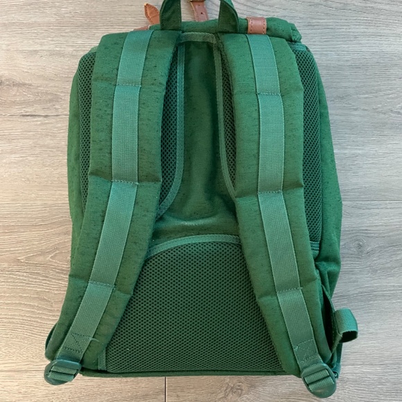 25 Liter Herschel Little American Backpack - like new - Picture 3 of 3